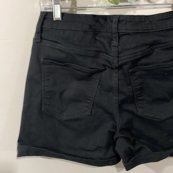 NWOT Universal Thread High Rise Mdi Black Denim Jean Shorts Cuffed 6 - Picture 5 of 14